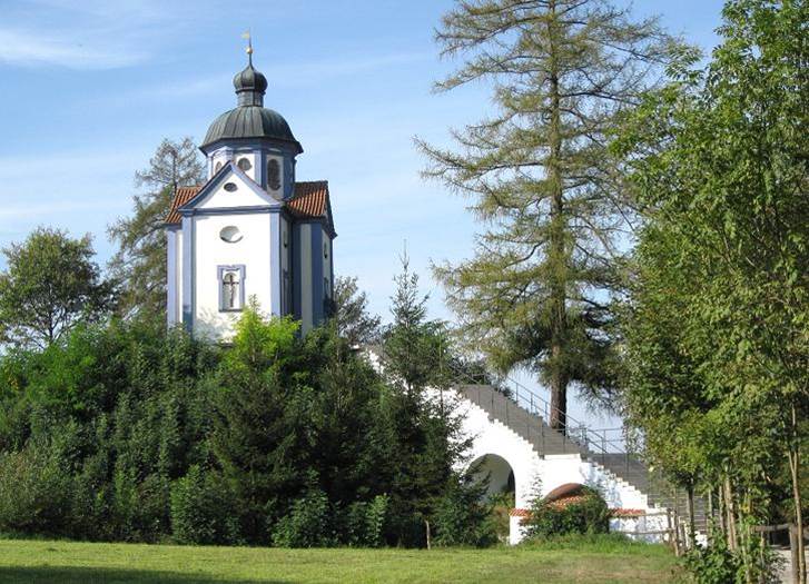 TREPPENAUFGANG ZUR BURGSTALLKAPELLE KISSING 2008